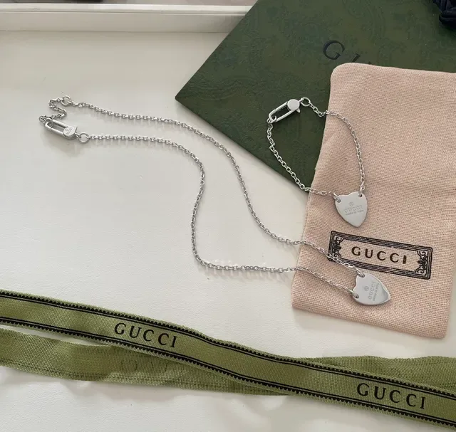 Gucci قلادة قلب فضية أخضر عسكري شعار منحوت 3