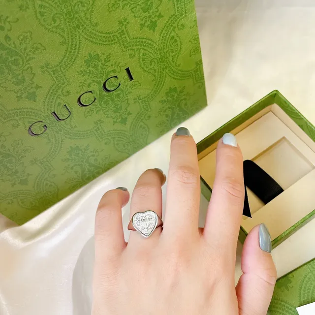 Gucci হার্ট সিগনেট রিং গোল্ড এবং সিলভার প্যাভে-টেক্সচার্ড রিংস 8