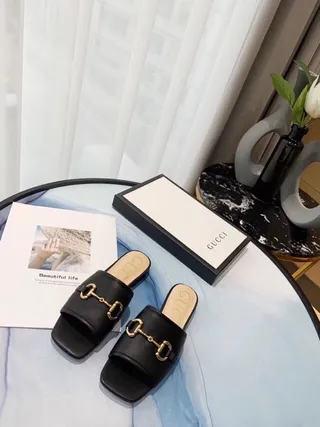 Gucci Horsebit 1955 Sandales en cuir noir avec boucle Horsebit 3