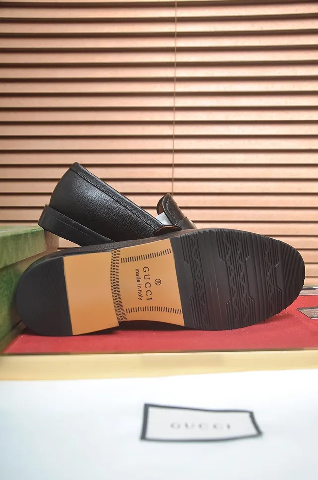 Gucci Horsebit 1955 Mocassins en cuir noir avec texture d'autruche 7