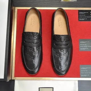 Gucci Horsebit 1955 Embossed GG काले चमड़े के लूफर्स
