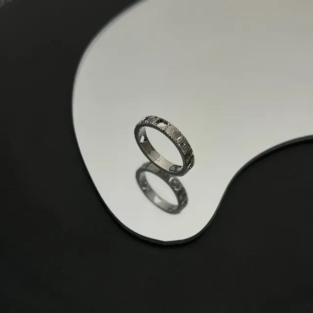 Gucci Icon Series 18K White Gold Heart Ring 3