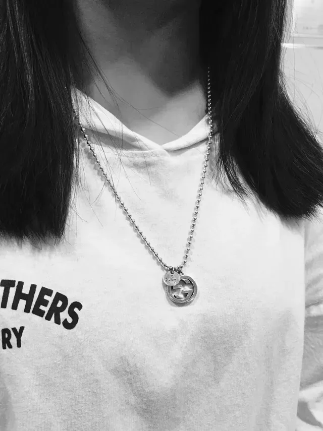 Collier Gucci Interlocking G Logo Argent Noir Chaîne Boule Pendentif 4