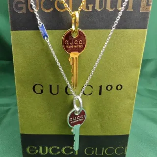 Gucci Pendentif clé Or Rouge Pendants Détail émail Collier
