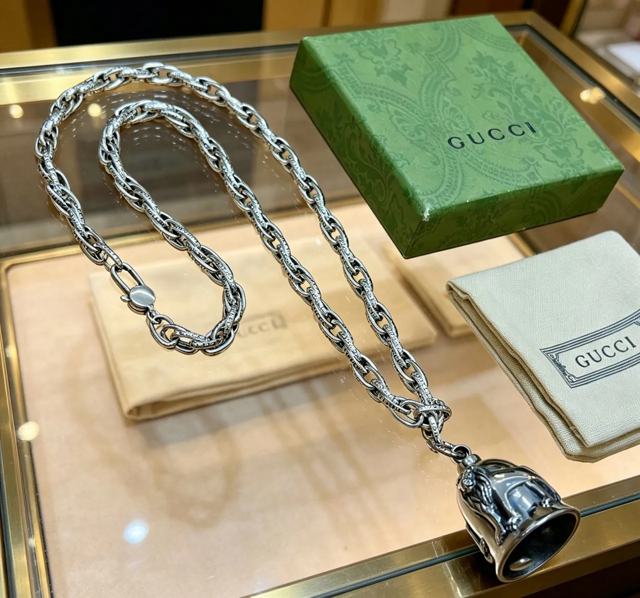 Gucci Pendentif Clochette de Lion Collier Chaîne Curb-Link Lourde 6