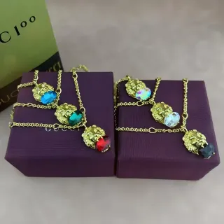 Gucci قلادة رأس الأسد ذهبي متعدد الألوان كابوشونات كريستال مقطوعة