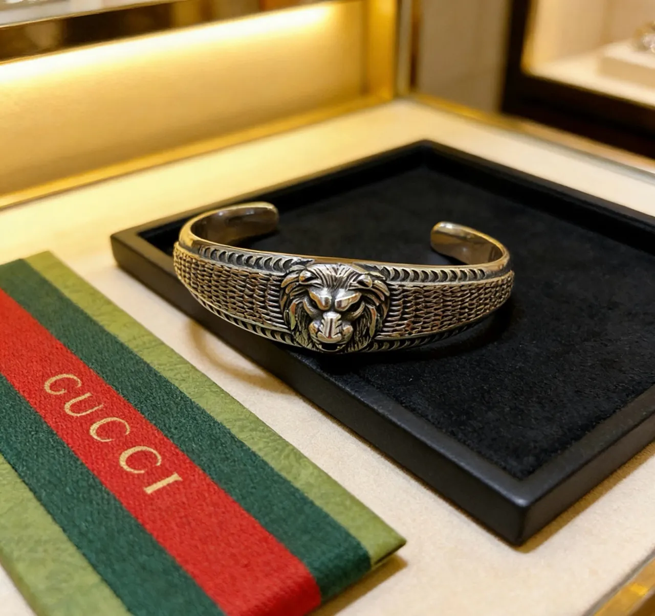 Gucci Lion Head Woven-Texture Open Cuff Bracelet 7
