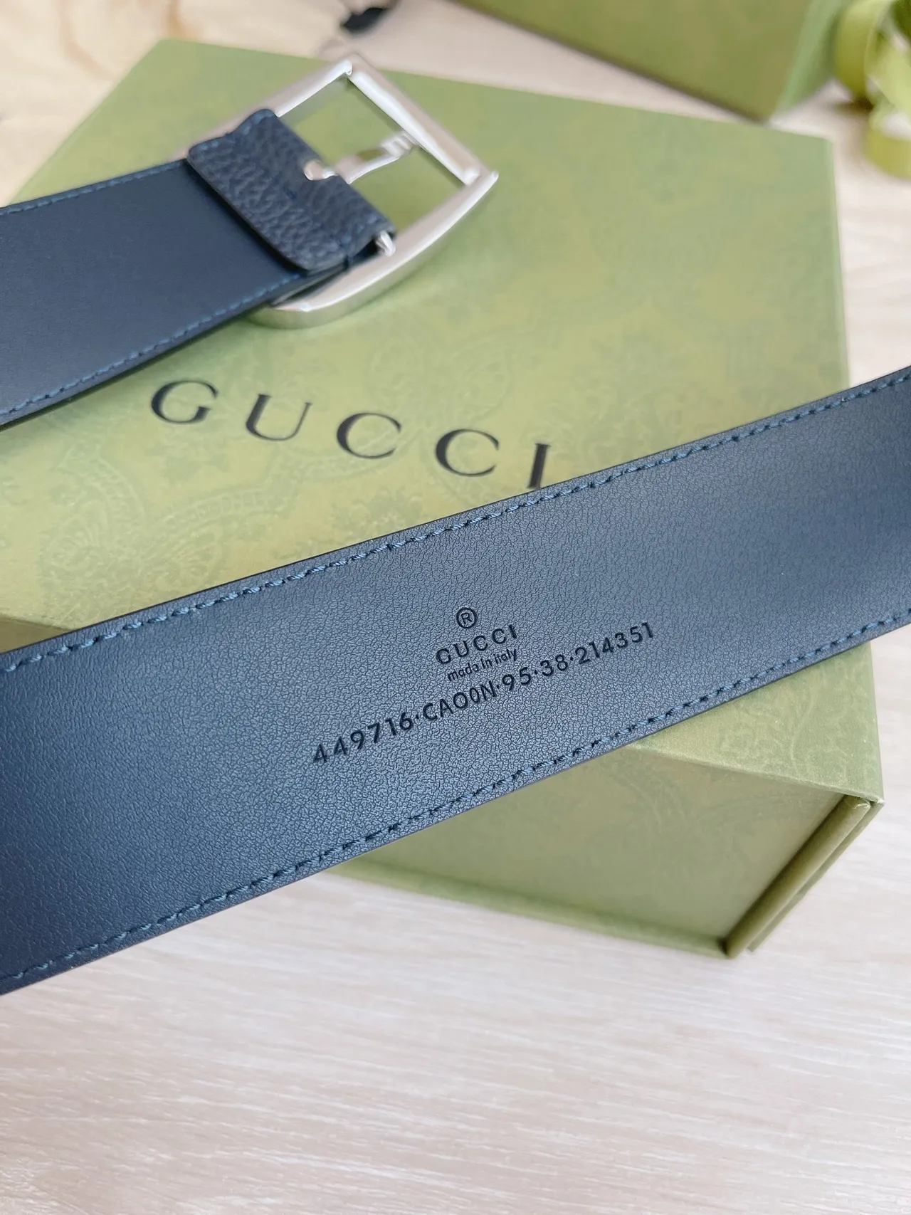 Gucci Navy Silver Pebbled Rectangular Buckle Leather Belt 2