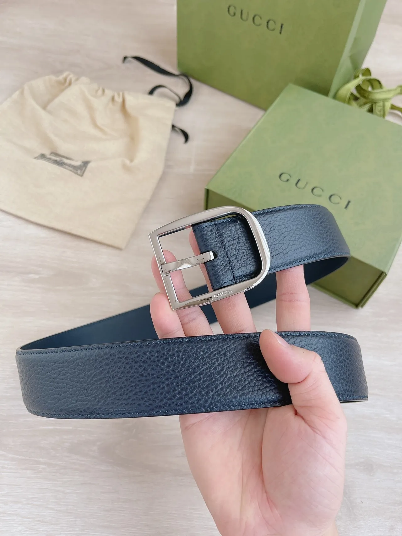 Gucci Navy Silver Pebbled Rectangular Buckle Leather Belt 3