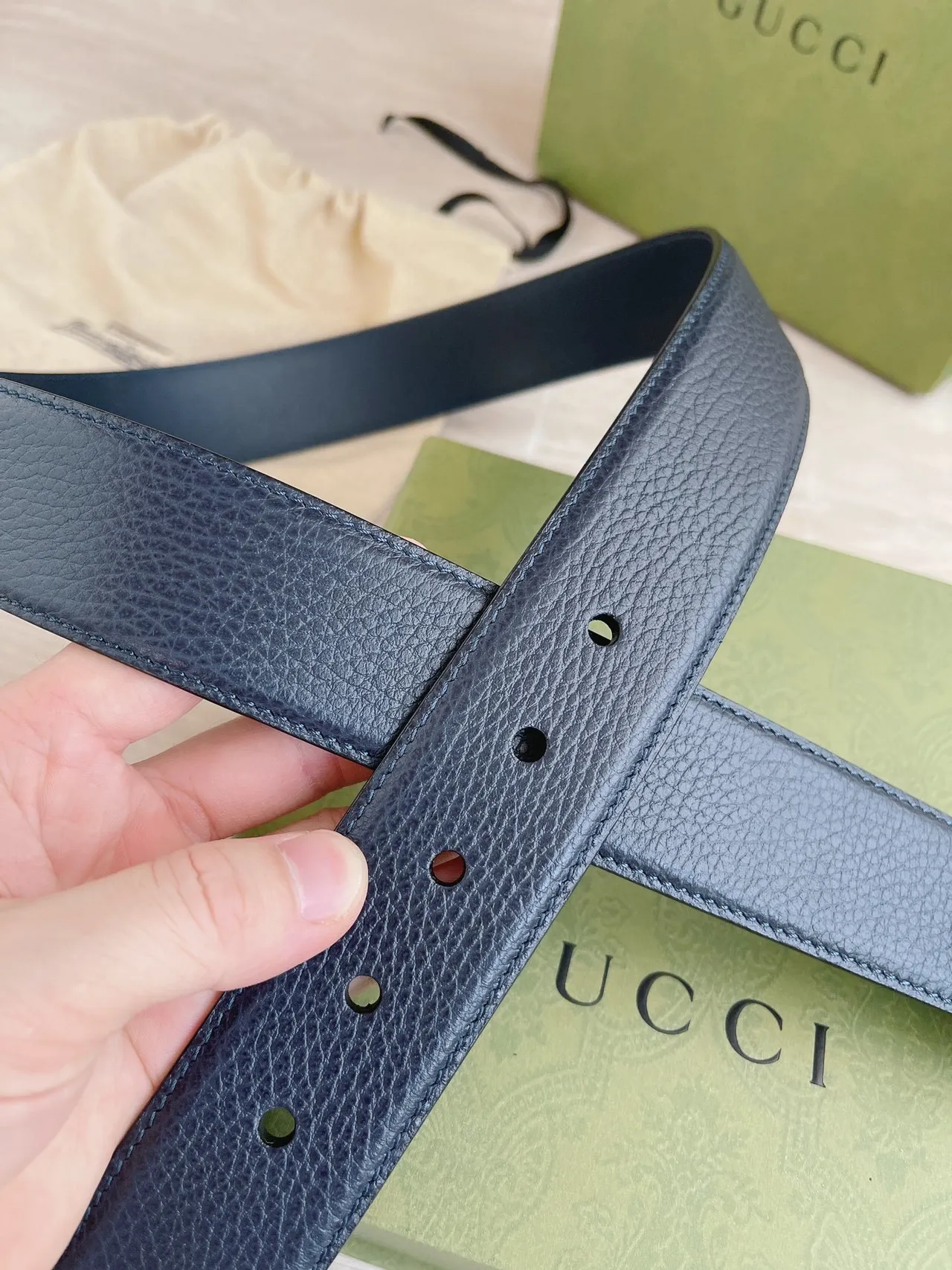 Gucci Navy Silver Pebbled Rectangular Buckle Leather Belt 4
