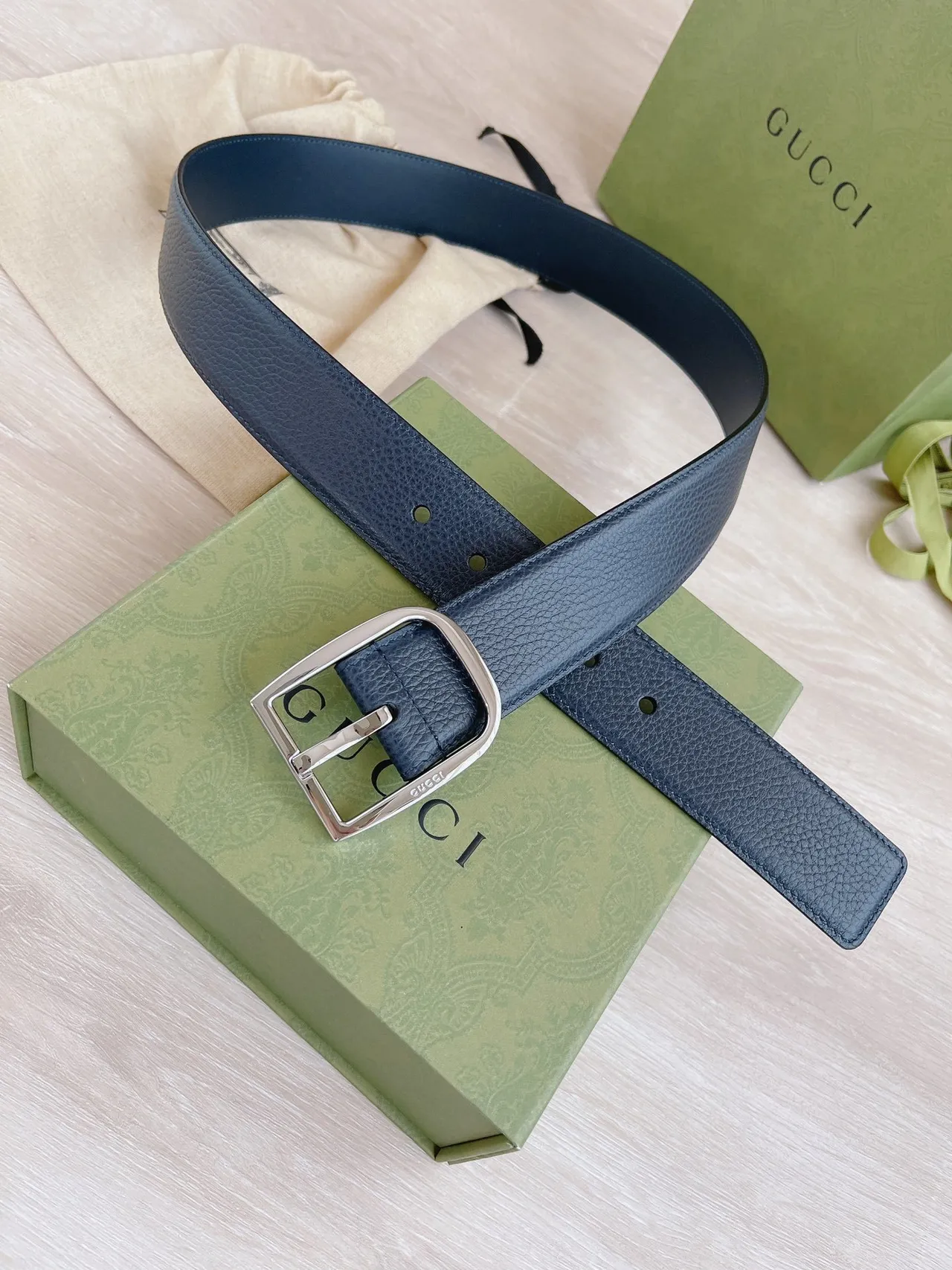 Gucci Navy Silver Pebbled Rectangular Buckle Leather Belt 5