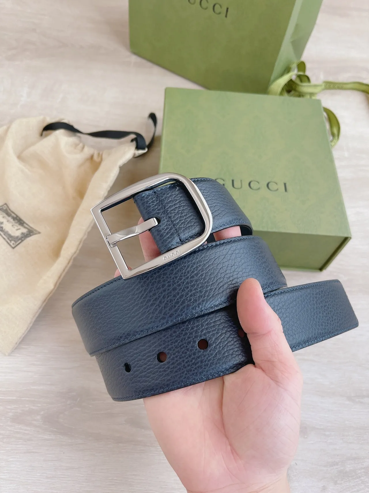 Gucci Navy Silver Pebbled Rectangular Buckle Leather Belt 8