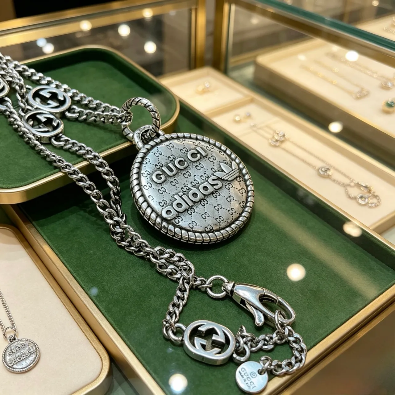 Gucci Ophidia Silver Chain Circular Medallion Pendant Necklace 3