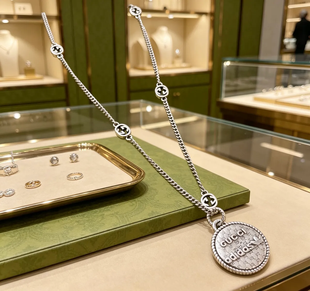 Gucci Ophidia Silver Chain Circular Medallion Pendant Necklace 8