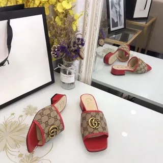 Gucci लाल भूरा मोनोग्राम कैनवास डबल जी हार्डवेयर स्लिपर्स