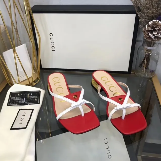 Gucci sandálias casual com ponta quadrada e tirante thong em vermelho e branco 6