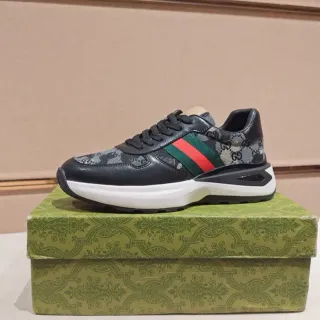 Gucci Rhyton سنيكرز لايف ستايل أسود GG Print أحمر أخضر ويب