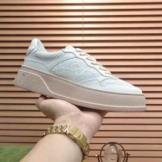 Gucci Rhyton أوف وايت جلد مثقوب منصة سينيكرز لايف ستايل