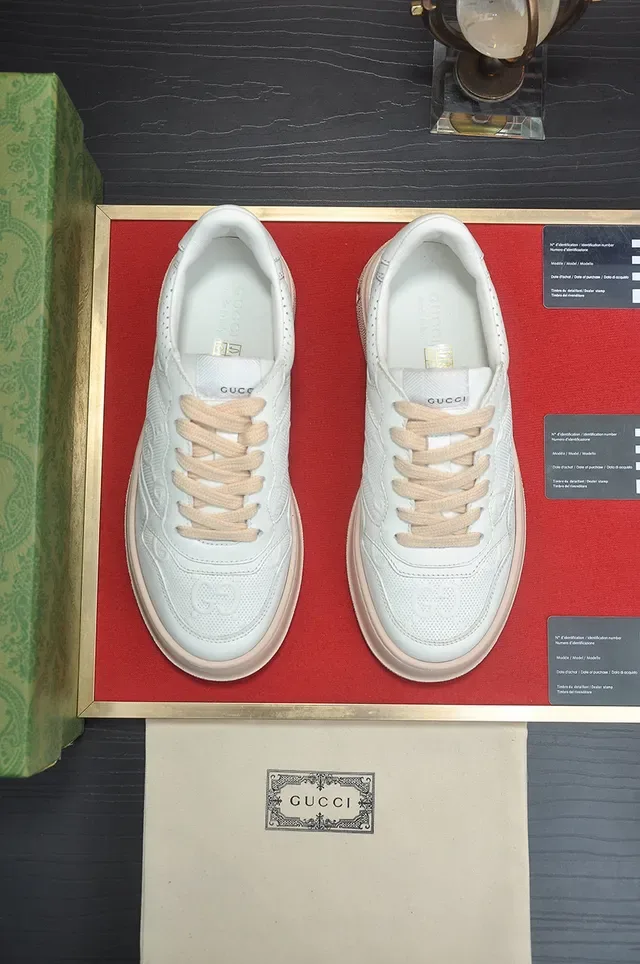 Gucci Rhyton Off-White Cuir Perforé Plateforme Sneakers Lifestyle 2