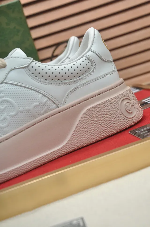 Gucci Rhyton Off-White Cuir Perforé Plateforme Sneakers Lifestyle 9