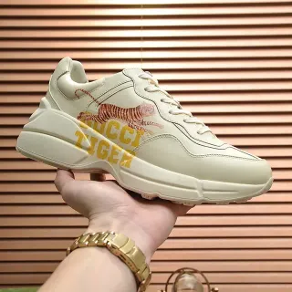 Gucci Rhyton سنايكرز تيجير كريم جلد سميك