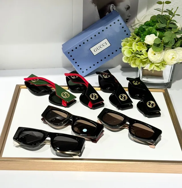 Gucci Screener Lunettes de Soleil en Acétate Noir et Rouge 3