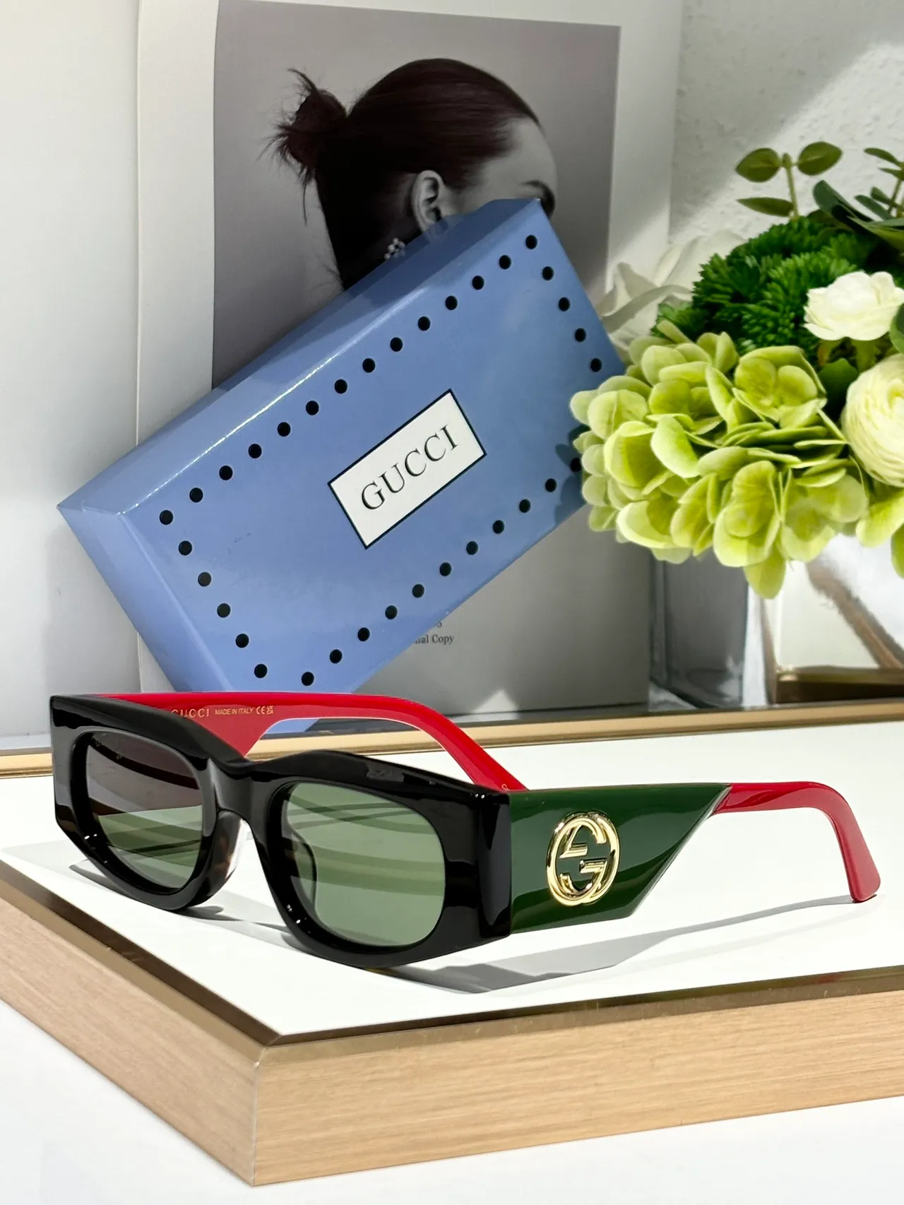 Gucci Screener Lunettes de Soleil en Acétate Noir et Rouge 4