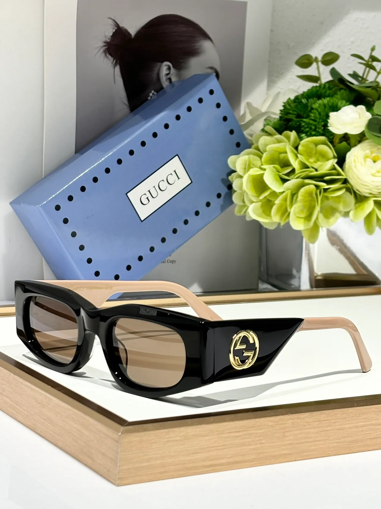 Gucci Screener Lunettes de Soleil en Acétate Noir et Rouge 5