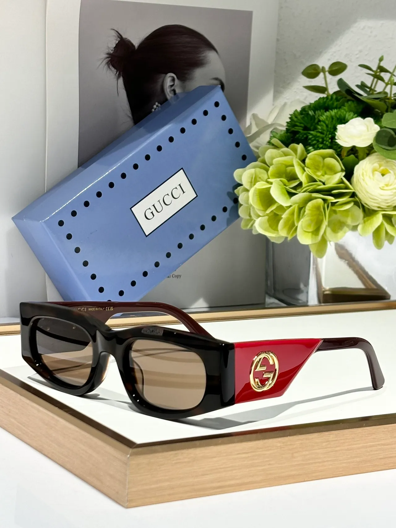 Gucci Screener Lunettes de Soleil en Acétate Noir et Rouge 6