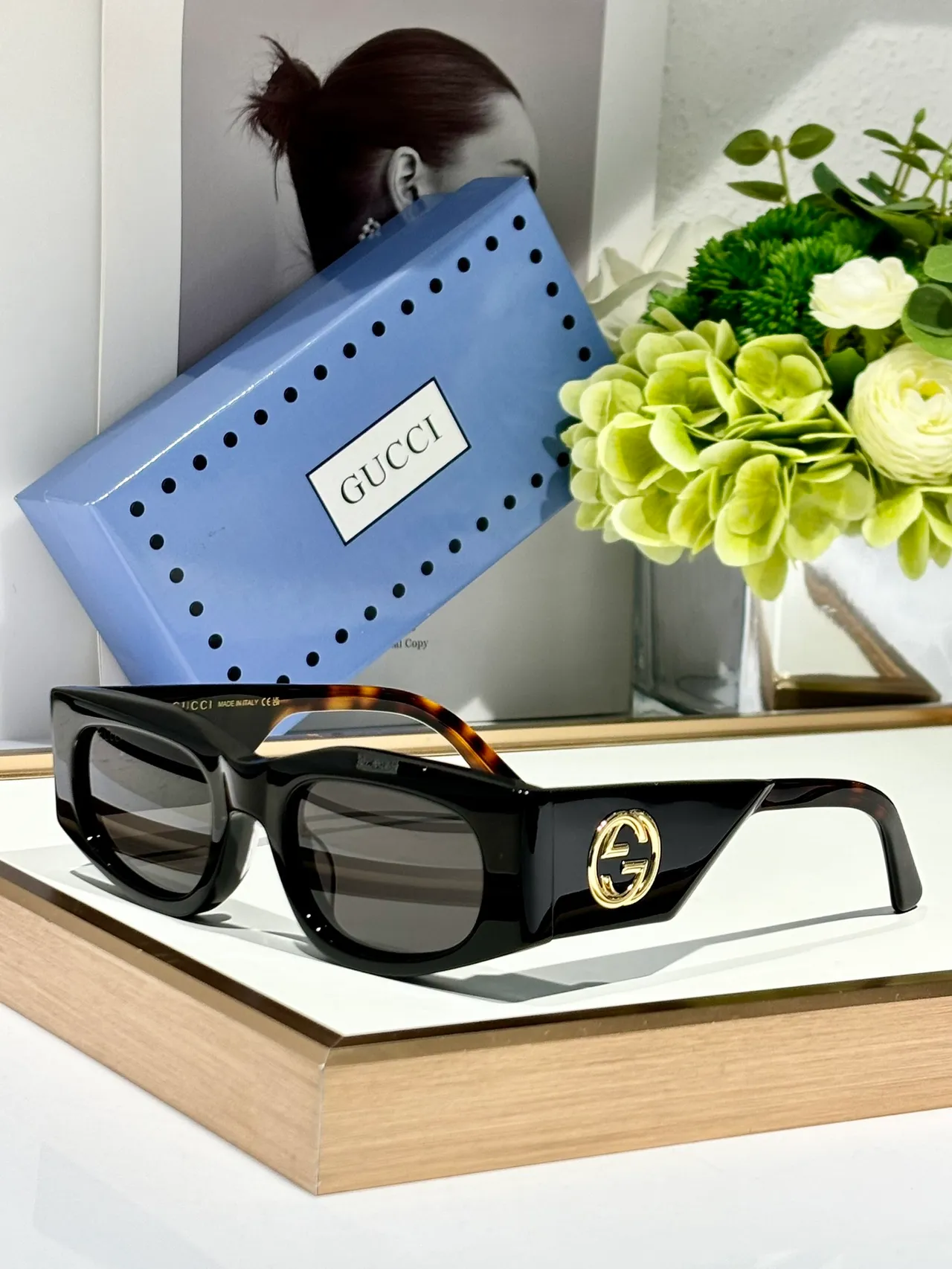 Gucci Screener Lunettes de Soleil en Acétate Noir et Rouge 7