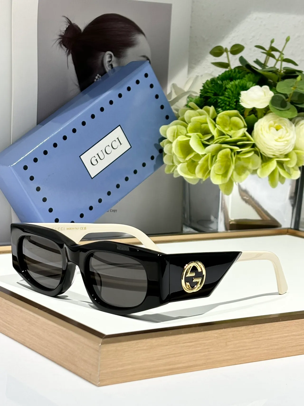 Gucci Screener Lunettes de Soleil en Acétate Noir et Rouge 9