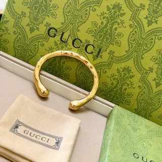 Gucci Pulsera Abierta Escultórica de Tono Dorado