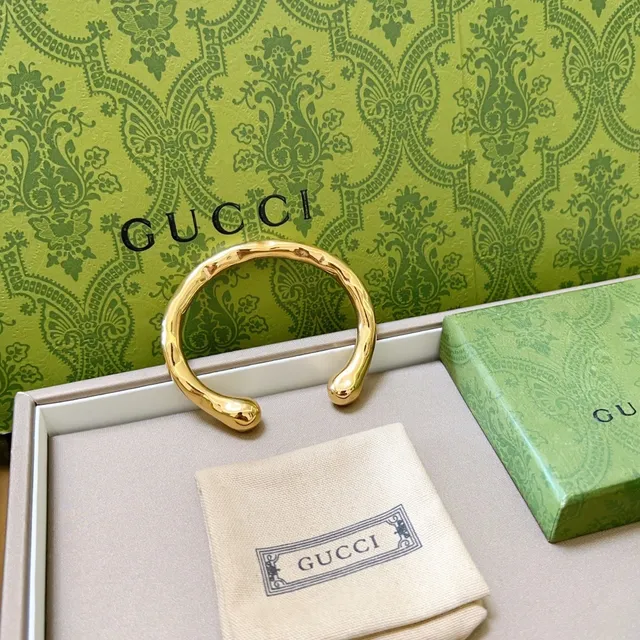 Gucci Sculptural Gold-Tone Open Bangle Bracelet 3