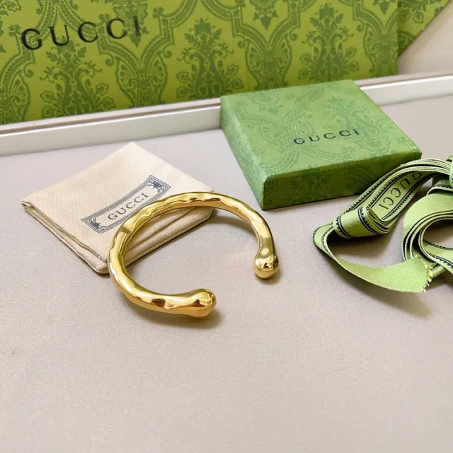 Gucci Sculptural Gold-Tone Open Bangle Bracelet 5
