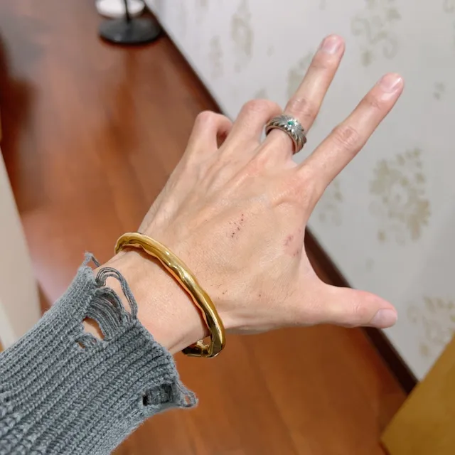Gucci Sculptural Gold-Tone Open Bangle Bracelet 7