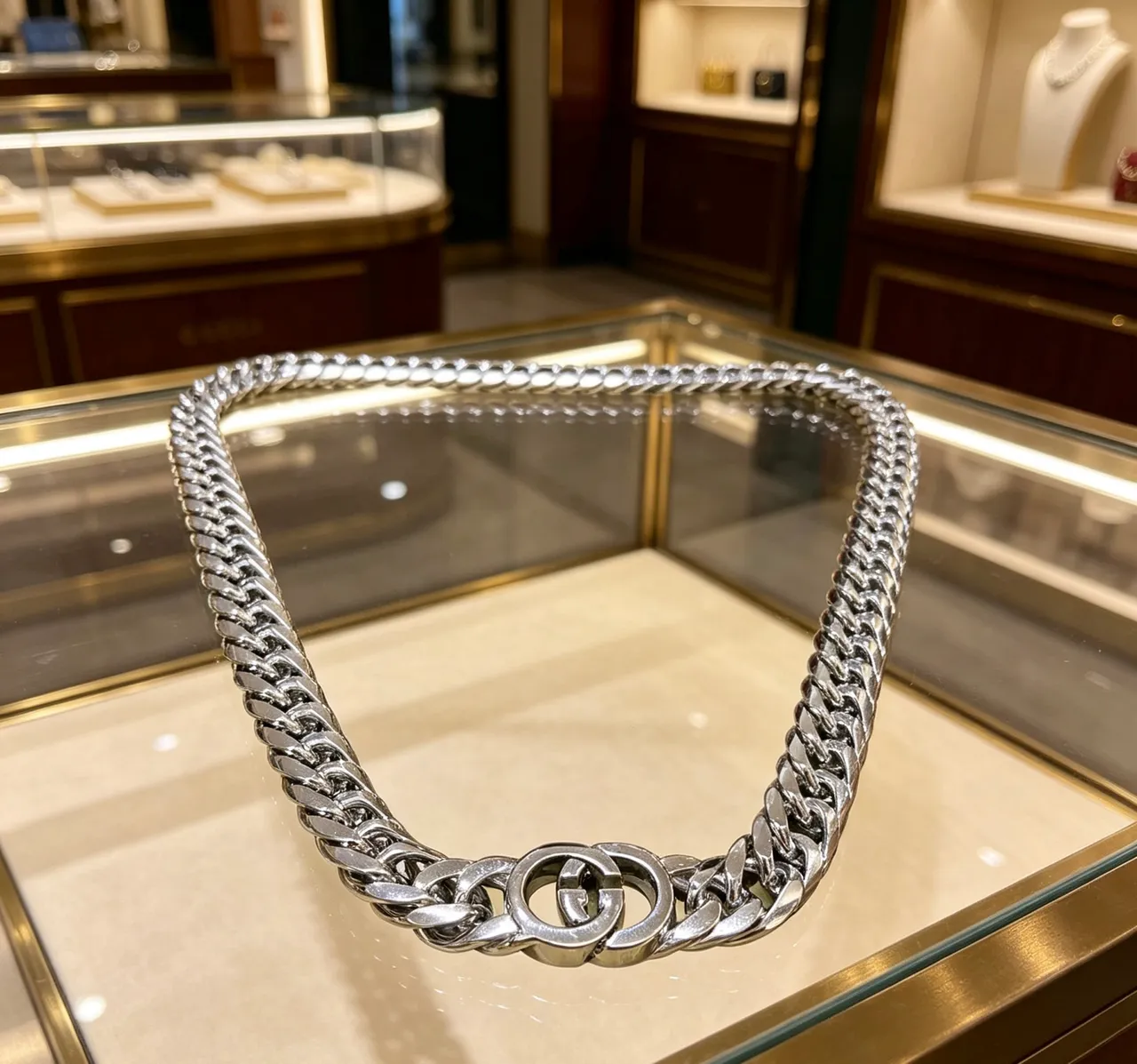 Gucci Silver Curb-Link Chain Interlocking G Clasp Necklace 2