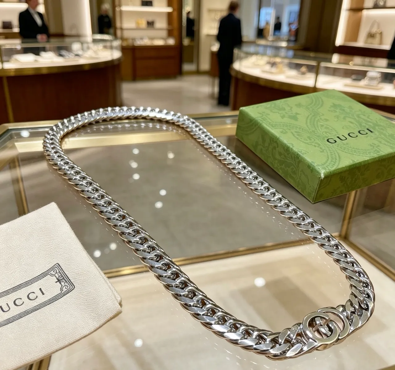Gucci Silver Curb-Link Chain Interlocking G Clasp Necklace 3