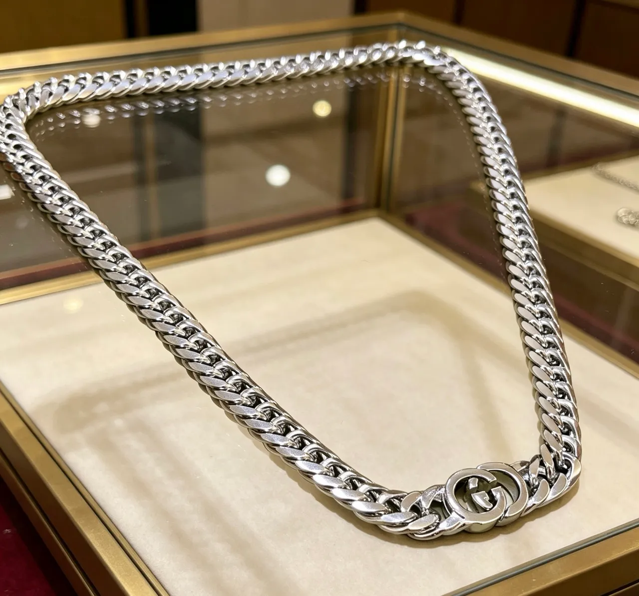 Gucci Silver Curb-Link Chain Interlocking G Clasp Necklace 4