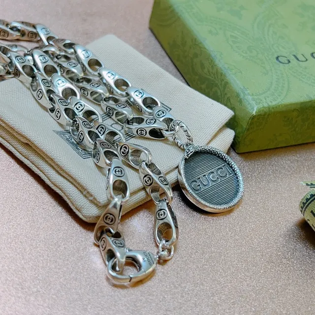 Gucci Silver Interlocking G-Link Chain Round Rope-Edge Pendant Necklace 4