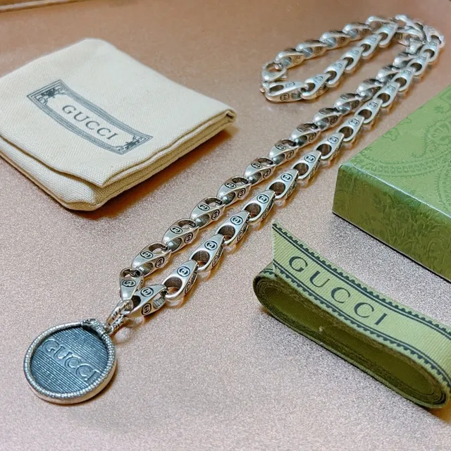 Gucci Silver Interlocking G-Link Chain Round Rope-Edge Pendant Necklace 9