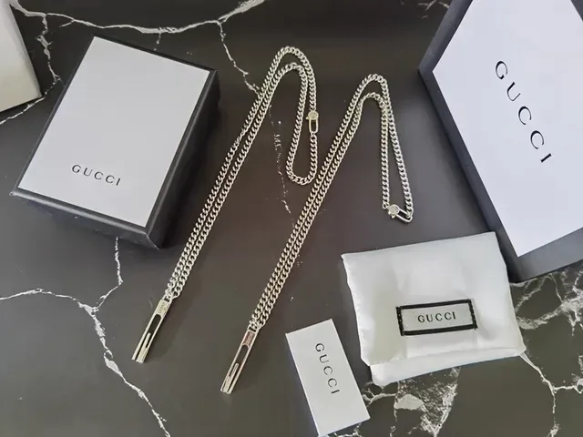 Gucci Silver Rectangular Bar Pendant Necklace 3