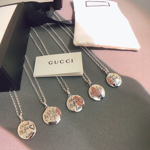 Gucci Symbolic Disc Collier argent poli avec pendentifs circulaires 2