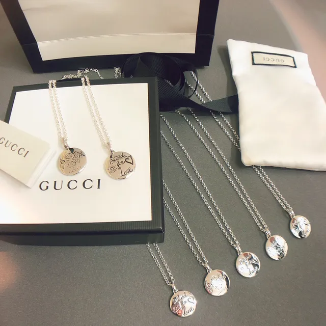 Gucci Symbolic Disc Collier argent poli avec pendentifs circulaires 3
