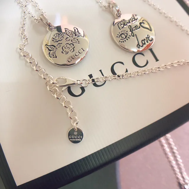 Gucci Symbolic Disc Collier argent poli avec pendentifs circulaires 5