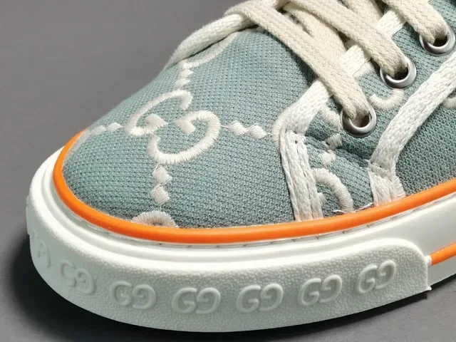 Gucci Tennis 1977 GG Monogram Canvas Web Stripe Tênis Lifestyle 5