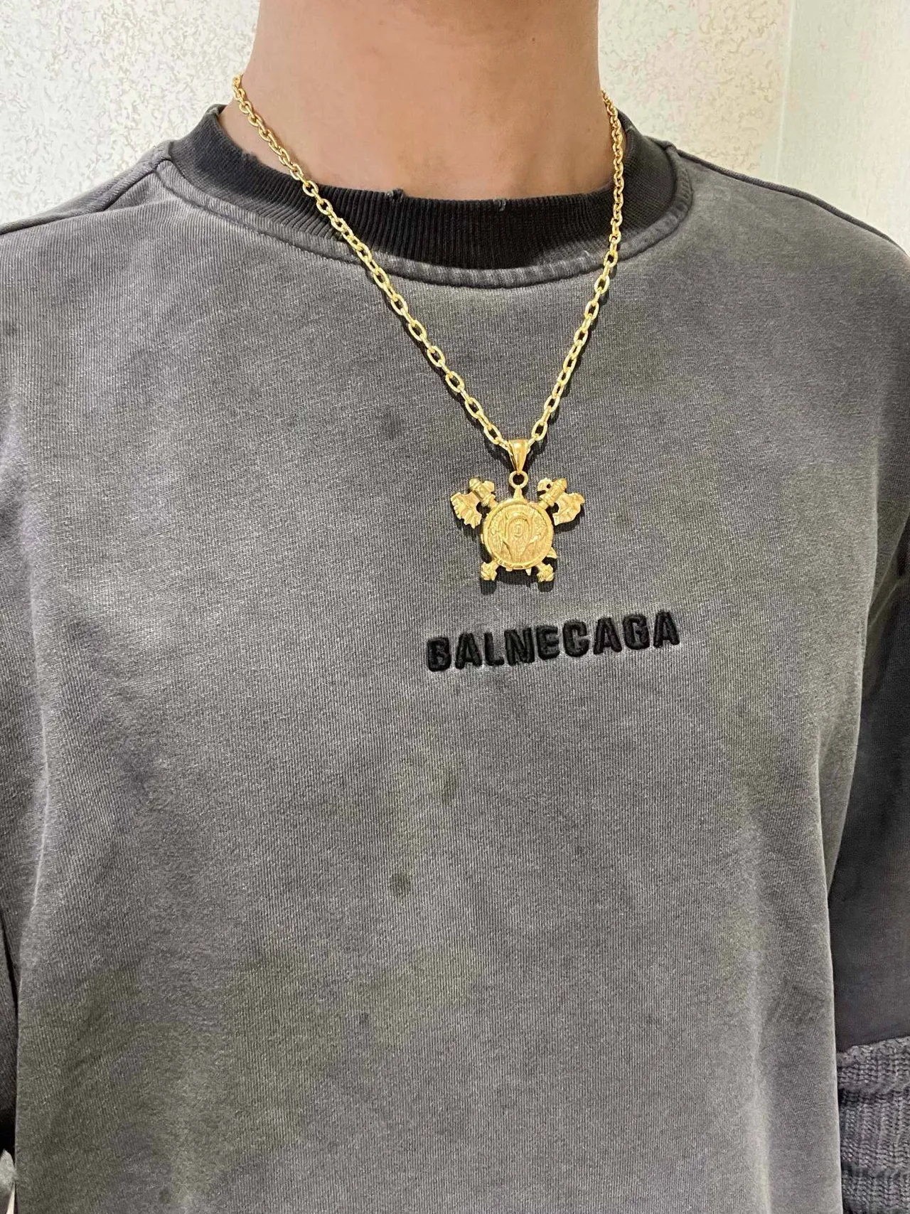 Gucci Turtle Pendant Gold-Tone Chain Necklace 2