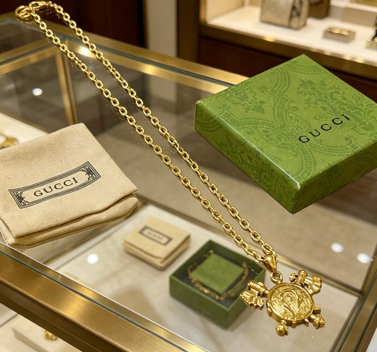 Gucci Turtle Pendant Gold-Tone Chain Necklace 4