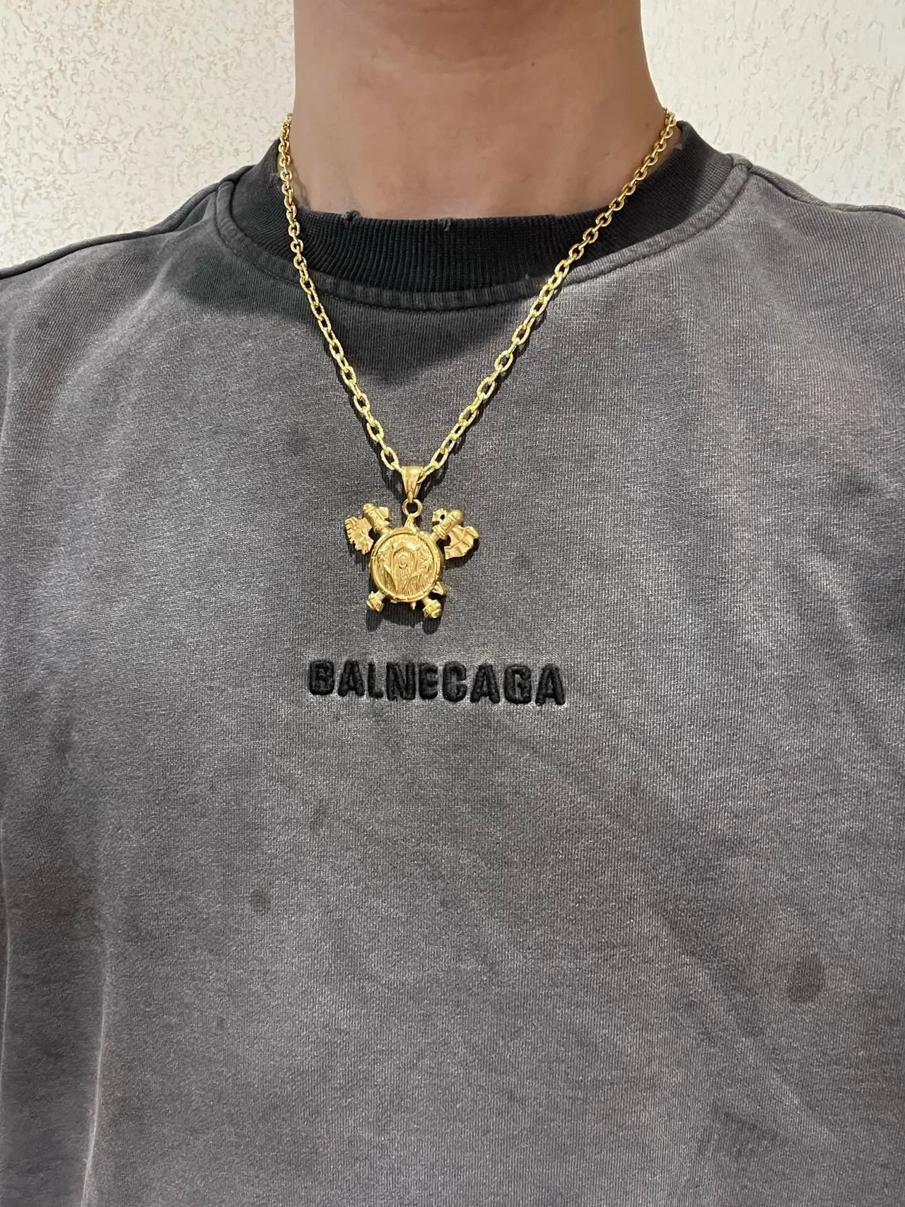 Gucci Turtle Pendant Gold-Tone Chain Necklace 5