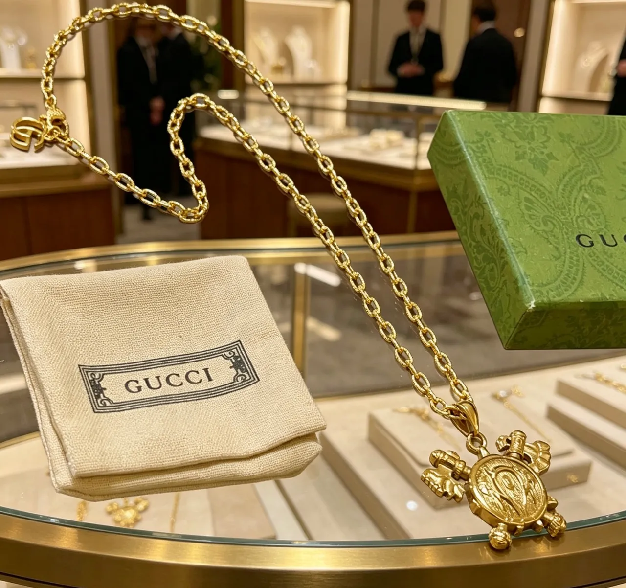 Gucci Turtle Pendant Gold-Tone Chain Necklace 6