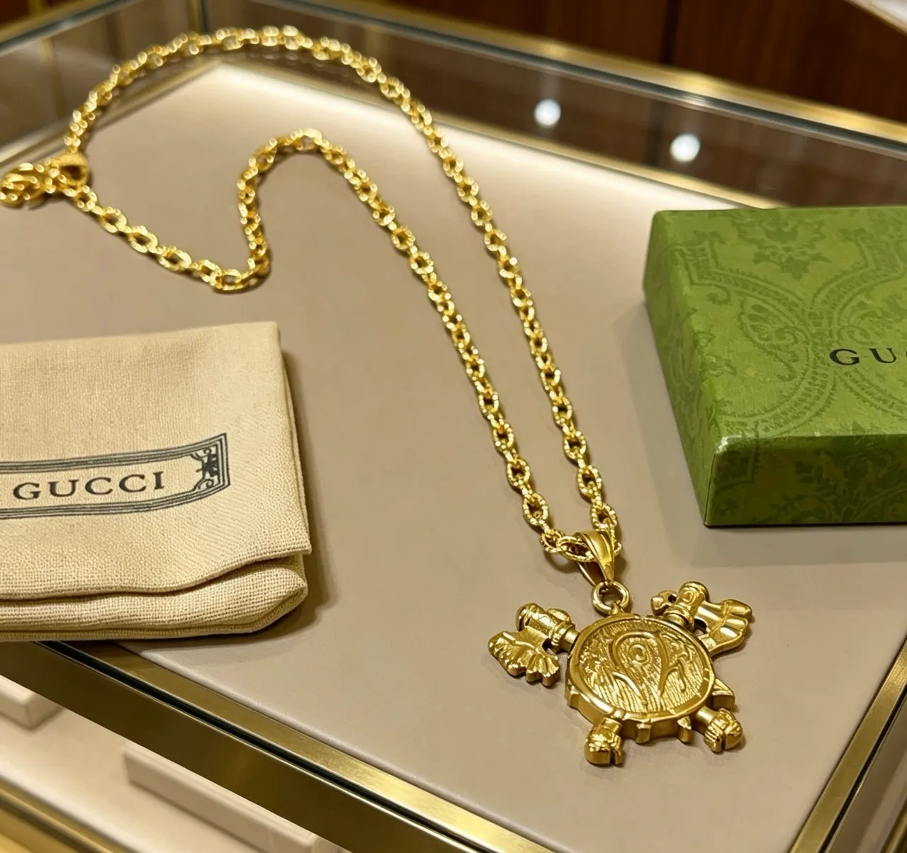 Gucci Turtle Pendant Gold-Tone Chain Necklace 9